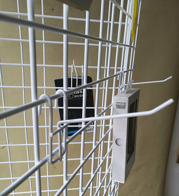 Rak Penyimpanan Peralatan Olahraga Tiga Sisi L650mm H1828mm Dengan Kastor